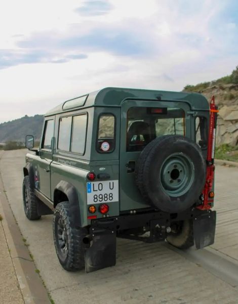 Land Rover Defender • 2000 • 268,000 km 4