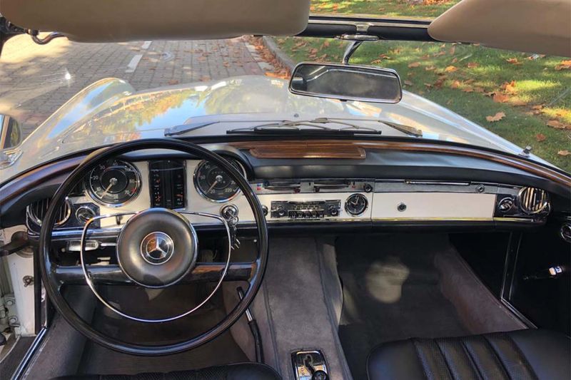 Mercedes-Benz SL-Class • 1966 • 28,000 km 7