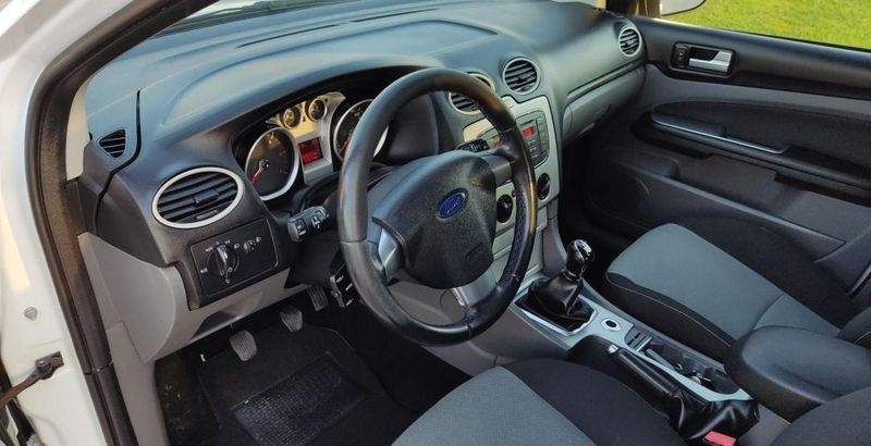 Ford Focus • 2010 • 200,000 km 3
