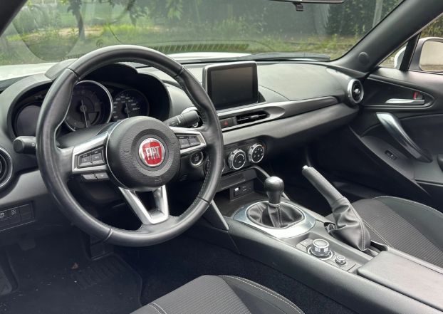 Fiat 124 Spider • 2018 • 12,380 km 2