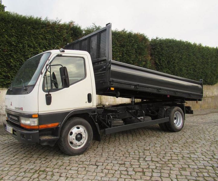 Mitsubishi Fuso canter • 2004 • 4,999 km 3