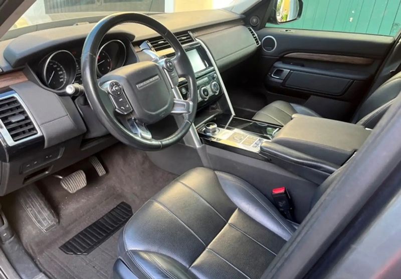 Land Rover Discovery • 2017 • 146,000 km 5