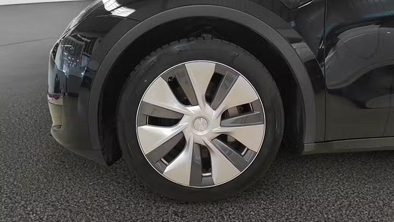 Tesla Model Y • 2023 • 84,413 km 10