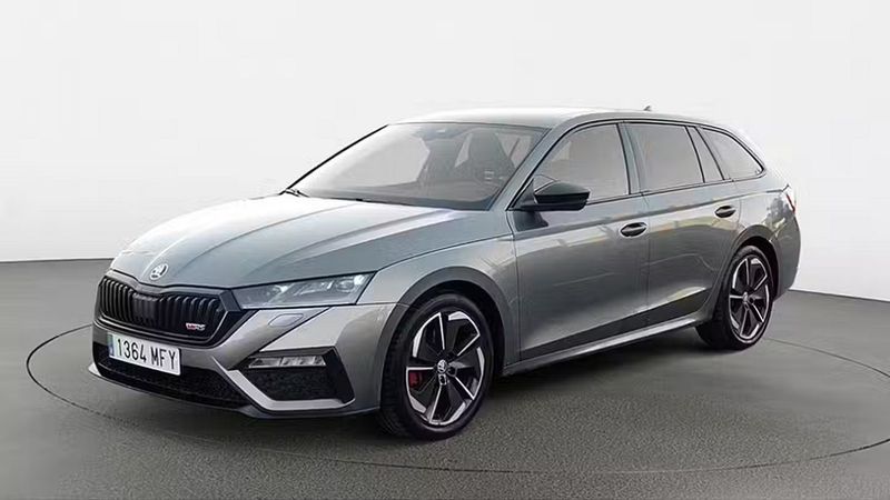 Škoda Octavia • 2023 • 72,167 km 3