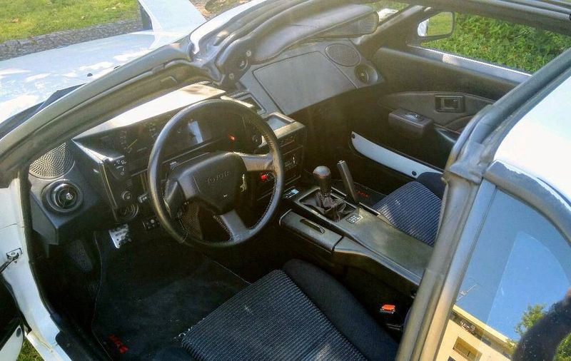 Toyota Avalon Hybrid • 1986 • 90,000 km 3