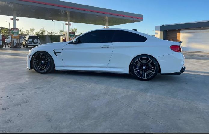 BMW M4 • 2015 • 89,000 km 4