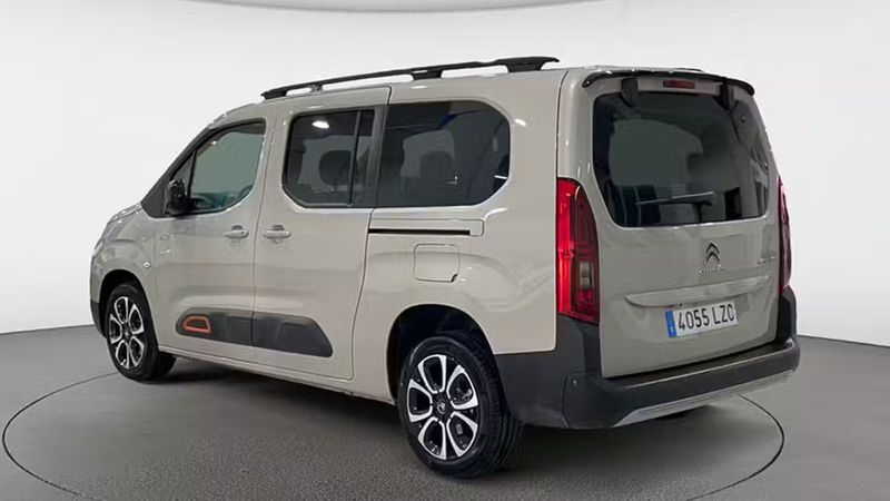 Citroën Berlingo • 2022 • 10,085 km 6