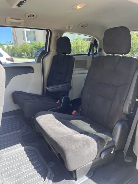 Dodge Caravan • 2016 • 180,000 mi 5