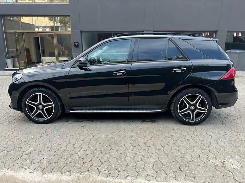 Mercedes-Benz GLE • 2018 • 93,000 km 1