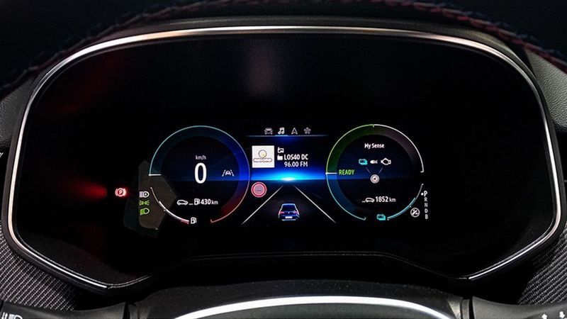 Renault Clio • 2023 • 10,831 km 24