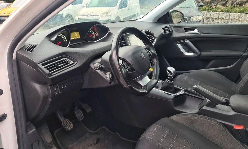 Peugeot 308 • 2015 • 199,999 km 4