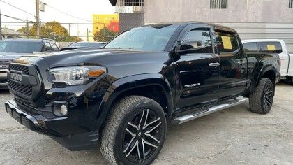 Toyota Tacoma • 2017 • 2,000 km 2