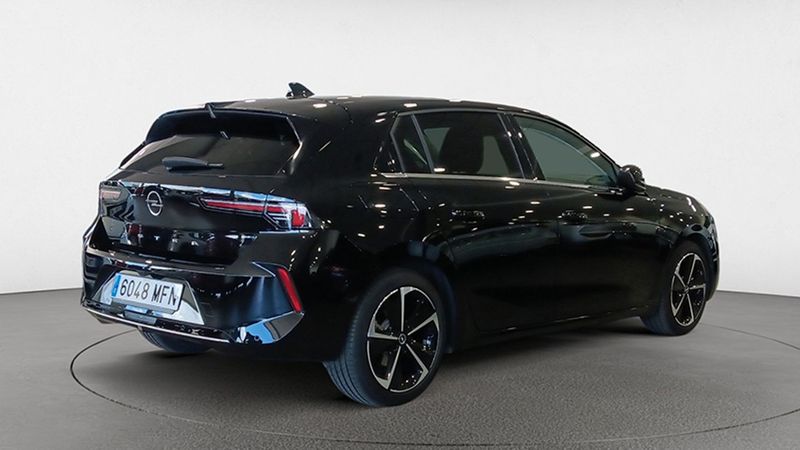 Opel Astra • 2023 • 29,710 km 3