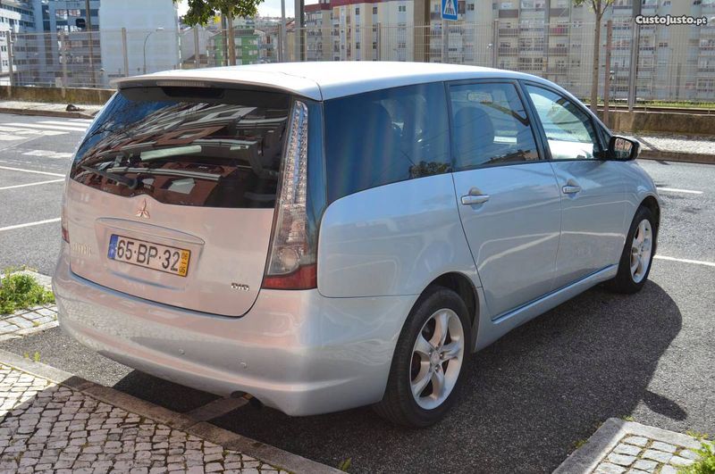 Mitsubishi Grandis • 2006 • 90,000 km 3