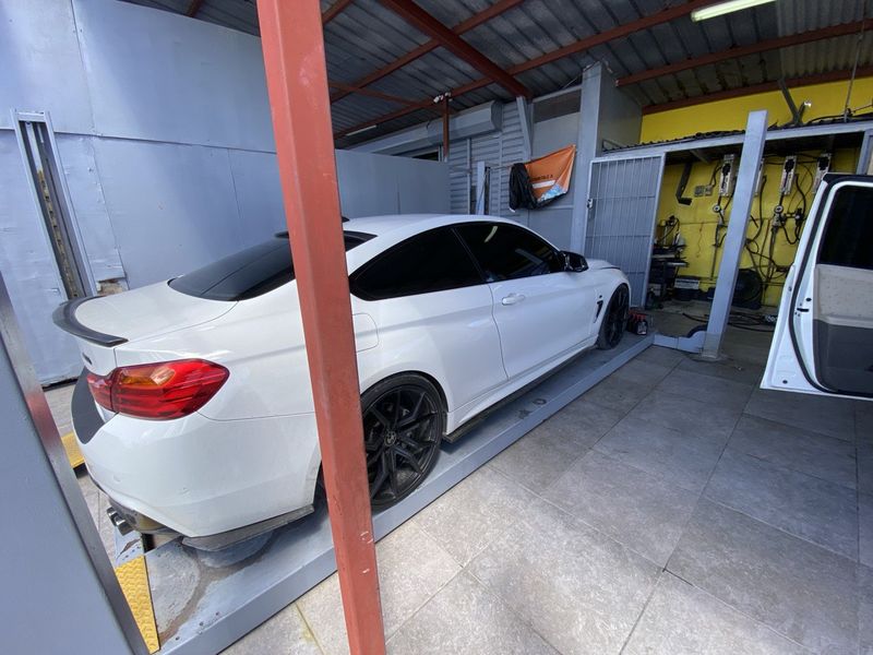 BMW M4 • 2014 • 30,000 km 9