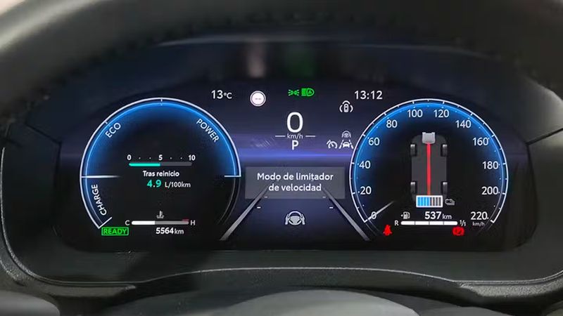 Toyota Yaris • 2024 • 5,564 km 8