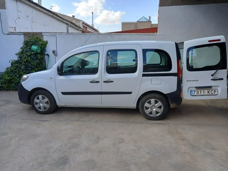 Renault Kangoo • 2017 • 121,374 km 2