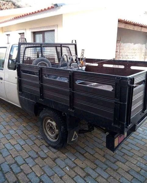 Nissan Pickup • 1988 • 250,000 km 3