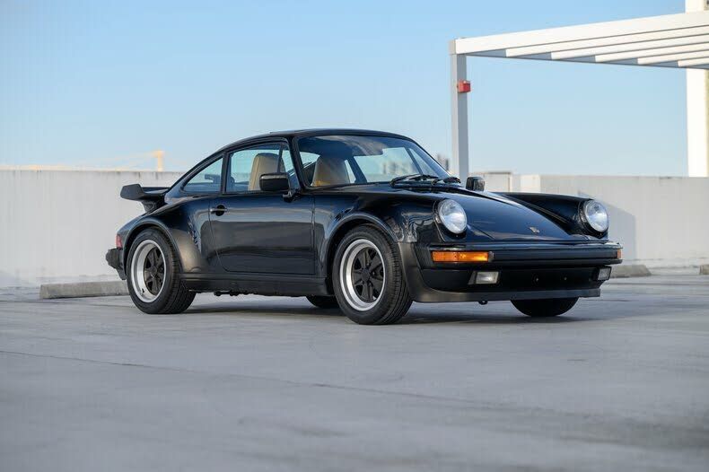 Porsche 911 Carrera Cabrio • 1987 • 42,000 km 1
