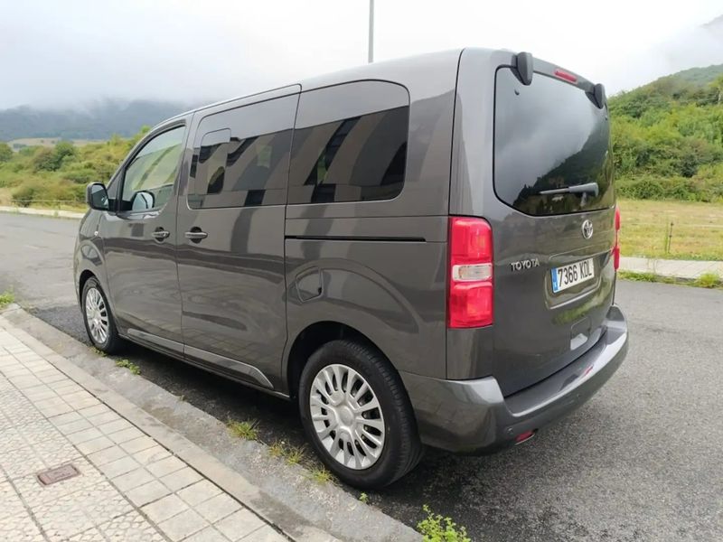 Toyota Corona • 2017 • 190,000 km 8