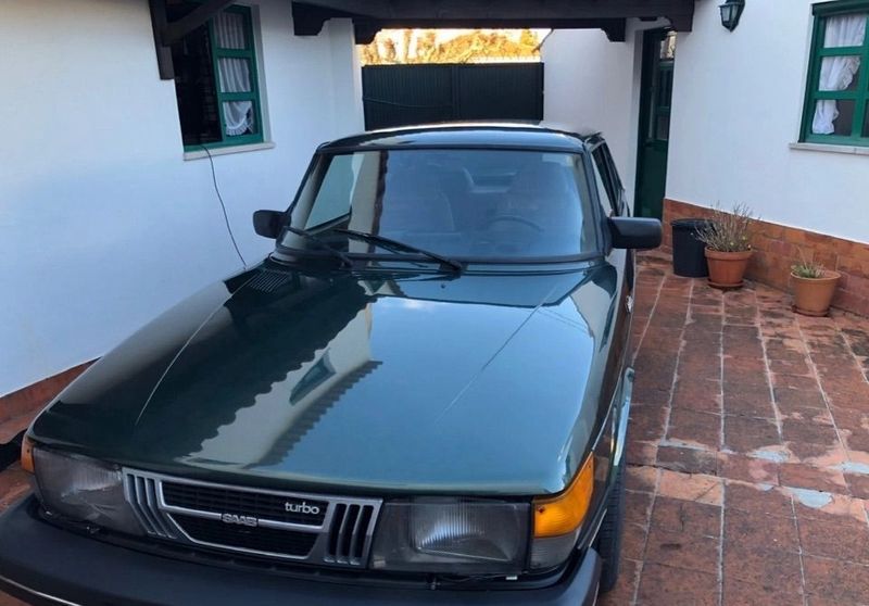 Saab 900 • 1982 • 185,000 km 3