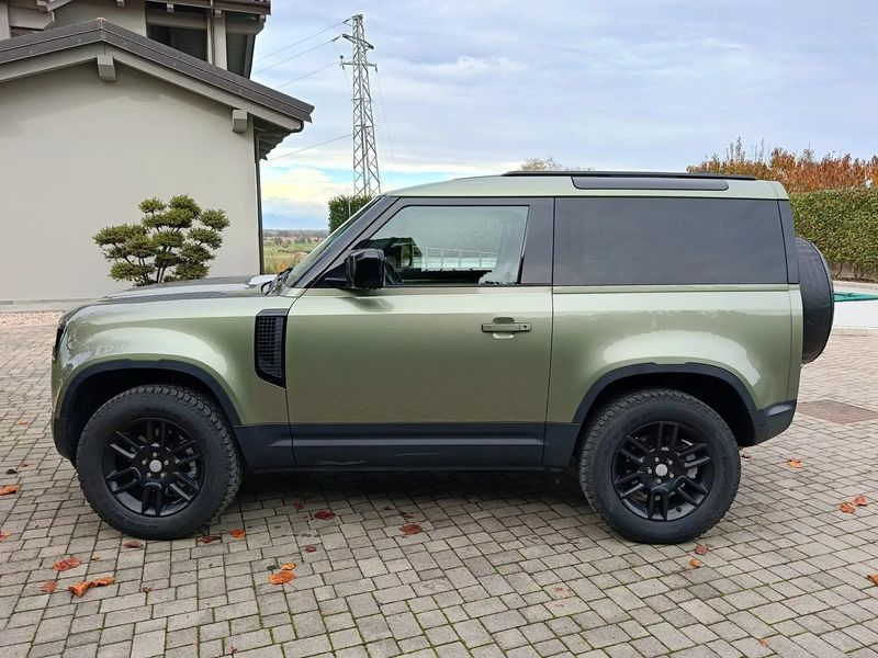 Land Rover Defender • 2021 • 43,000 km 1