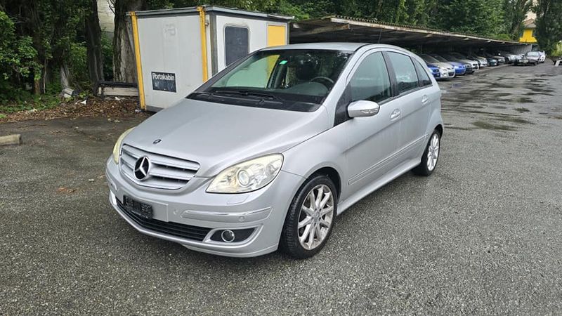 Mercedes-Benz 200 E • 2007 • 2,600 km 1