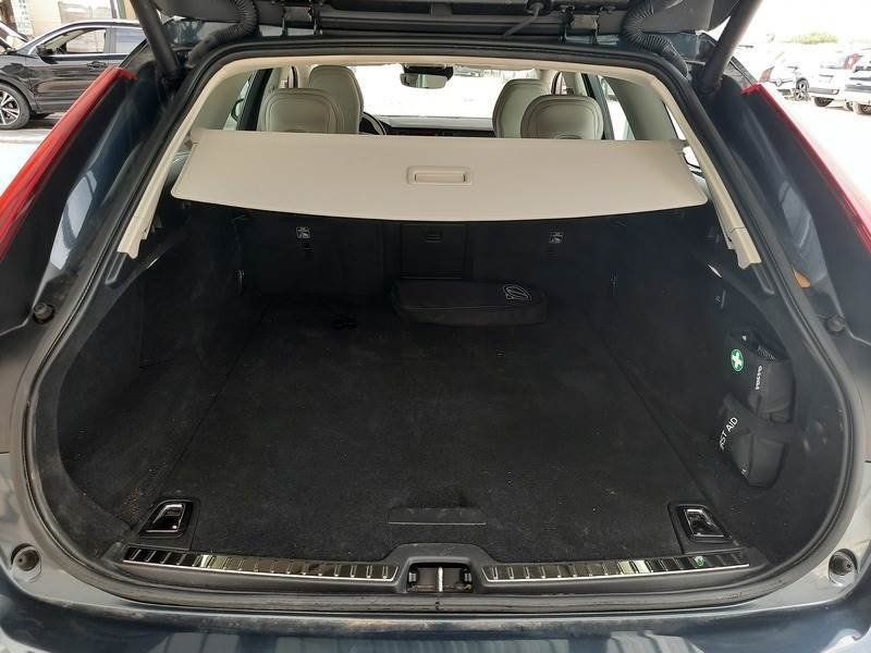Volvo V90 • 2020 • 63,081 km 4