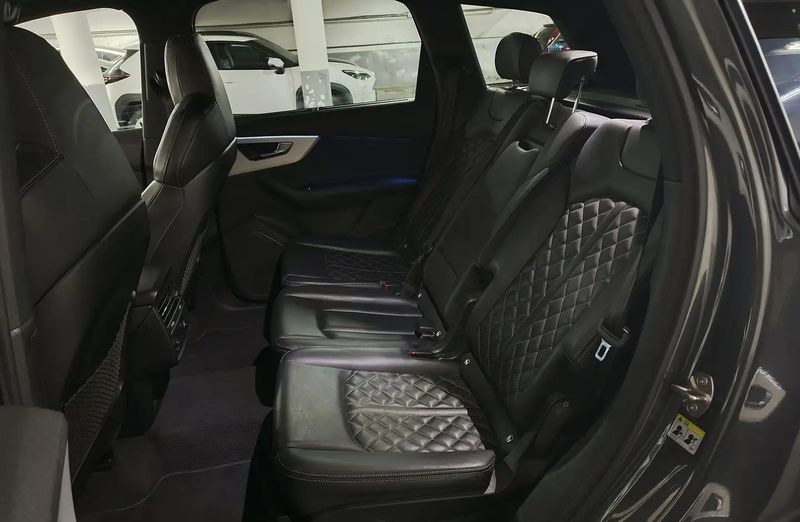 Audi Q7 • 2023 • 40,711 km 11