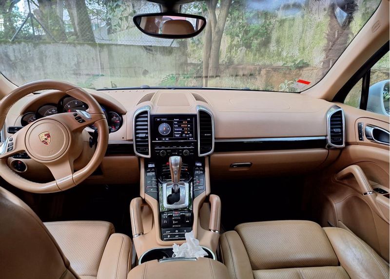 Porsche Cayenne • 2011 • 200,000 km 6