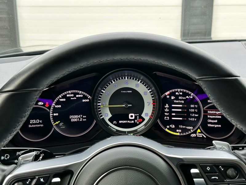 Porsche Panamera • 2018 • 221,000 km 7