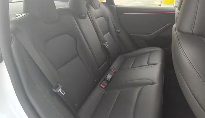 Tesla Model 3 • 2024 • 15,418 km 6