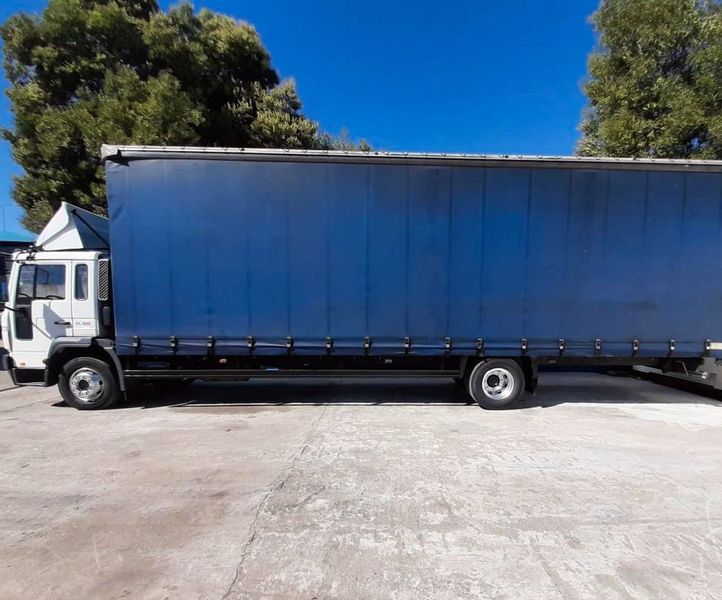 Volvo 240 • 2005 • 500,000 km 2