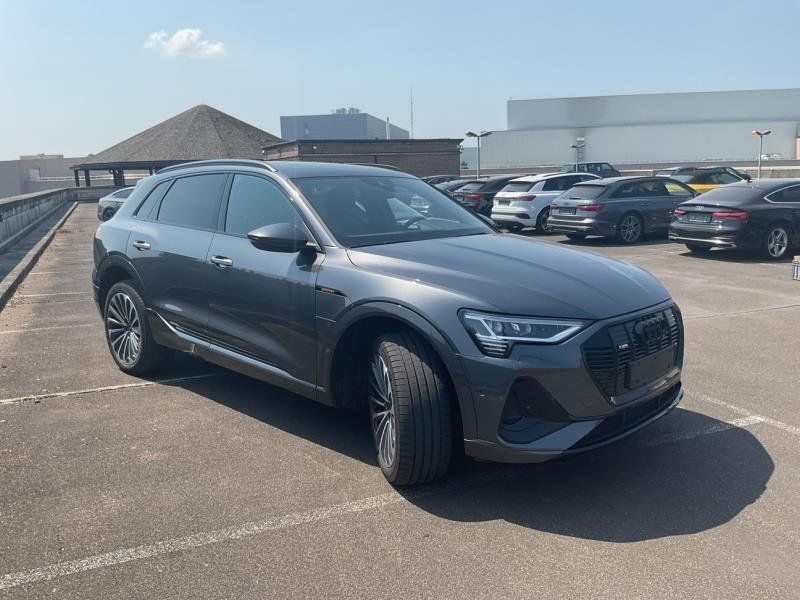 Audi e-tron • 2021 • 25,331 km 2