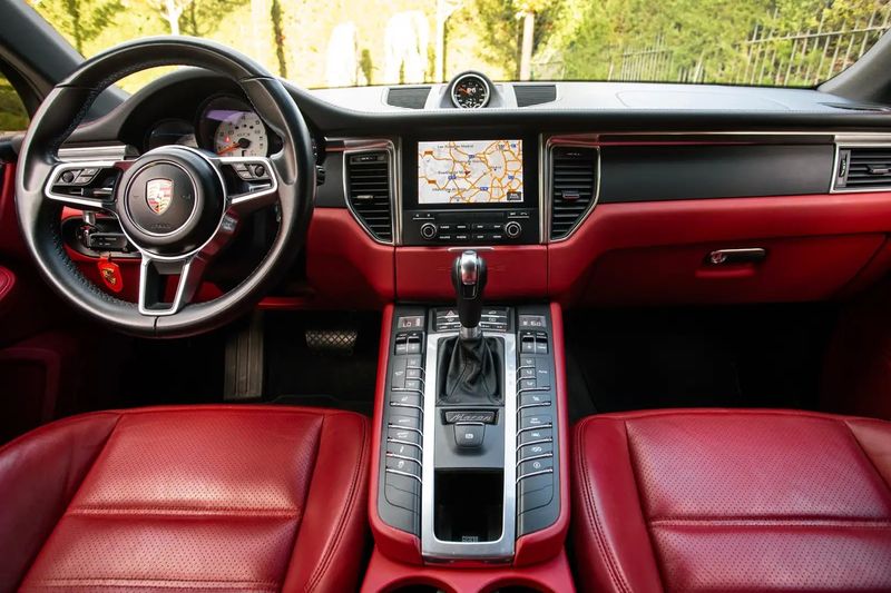 Porsche Macan • 2016 • 93,000 km 3