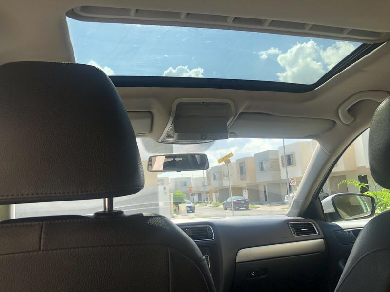 Volkswagen Jetta • 2012 • 162,000 km 2