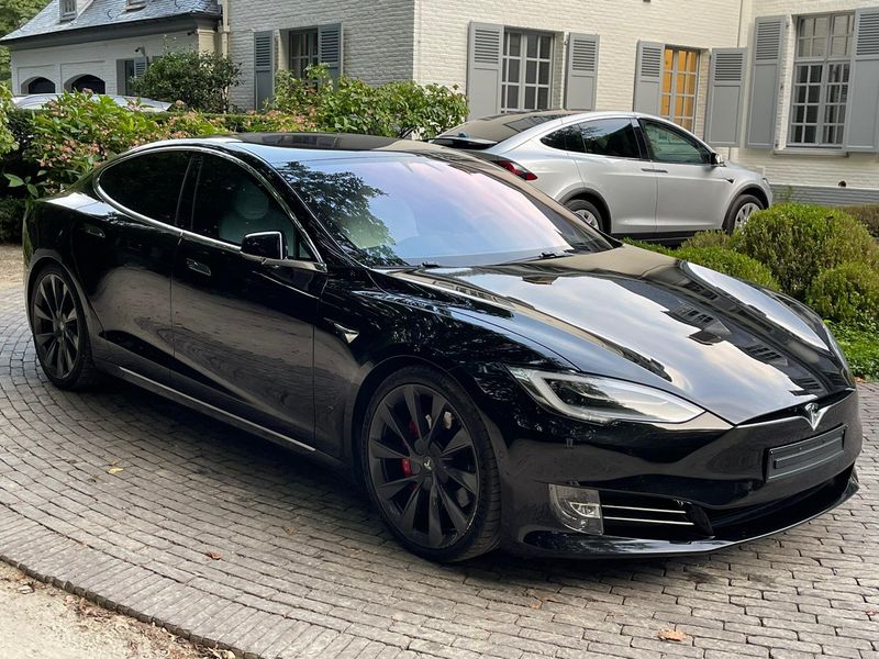 Tesla Model S • 2020 • 57,000 km 1