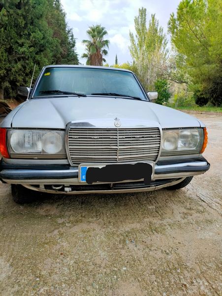 Mercedes-Benz E • 1980 • 97,332 km 1