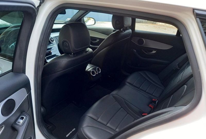 Mercedes-Benz C • 2016 • 199,999 km 4