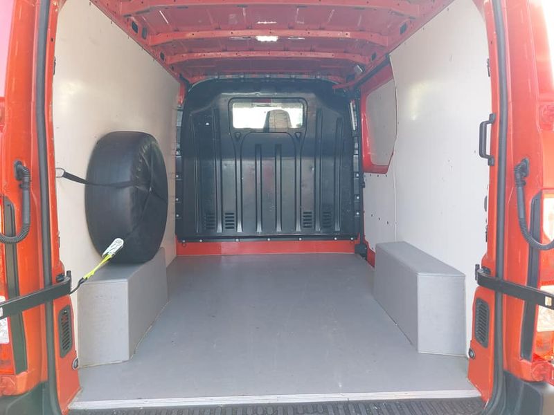 Renault Master • 2017 • 205,000 km 9