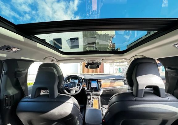 Volvo V90 • 2016 • 119,000 km 25