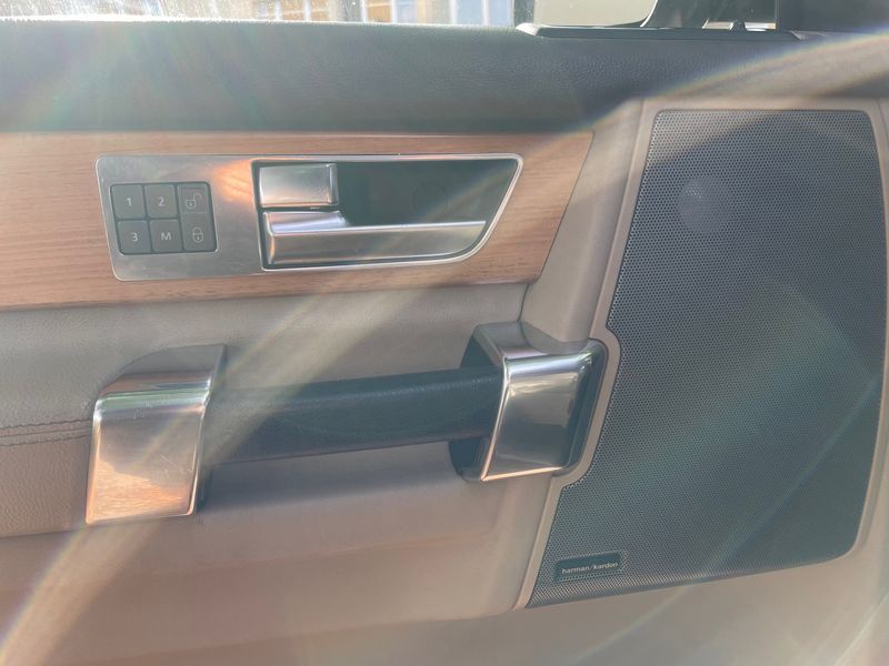 Land Rover Discovery • 2012 • 217,000 km 9