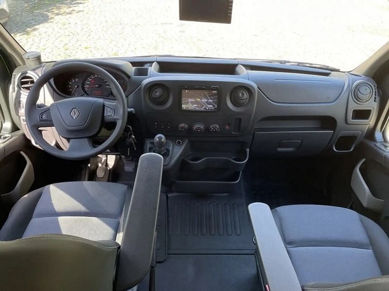 Renault Master • 2019 • 198,000 km 9