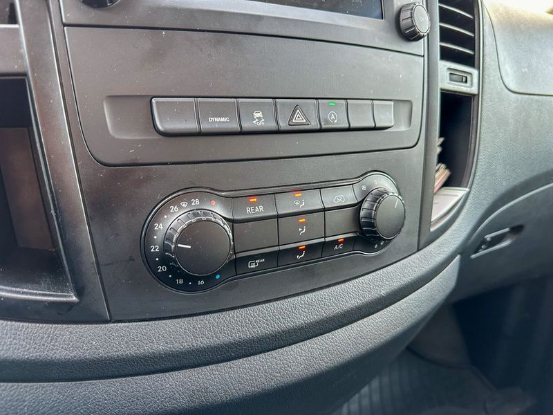 Mercedes-Benz 310 Van • 2021 • 88,000 km 5