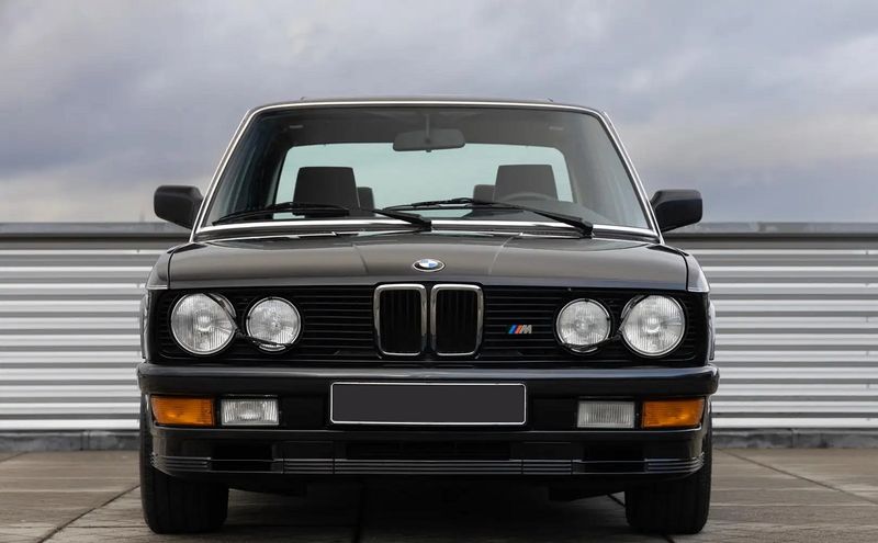 BMW 5 Series • 1985 • 130,000 km 1