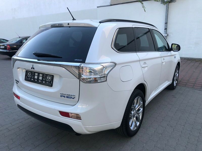 Mitsubishi Outlander • 2013 • 136,000 km 5