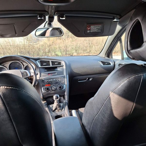 Citroën DS4 • 2012 • 151,000 km 9
