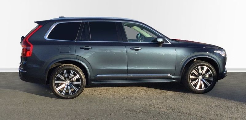 Volvo XC90 • 2023 • 12,000 km 8