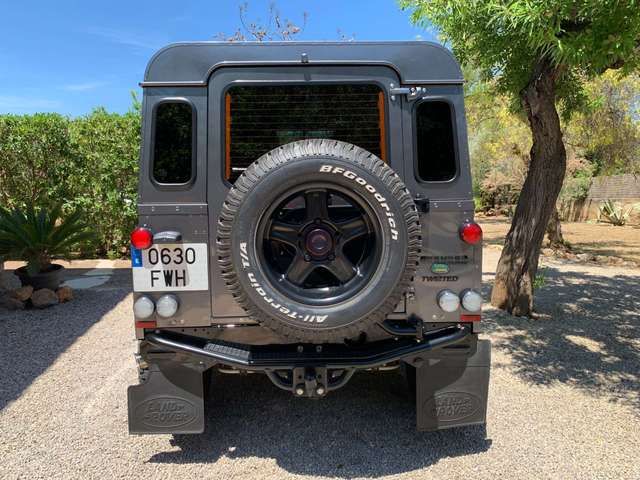 Land Rover Defender • 2007 • 117,500 km 6