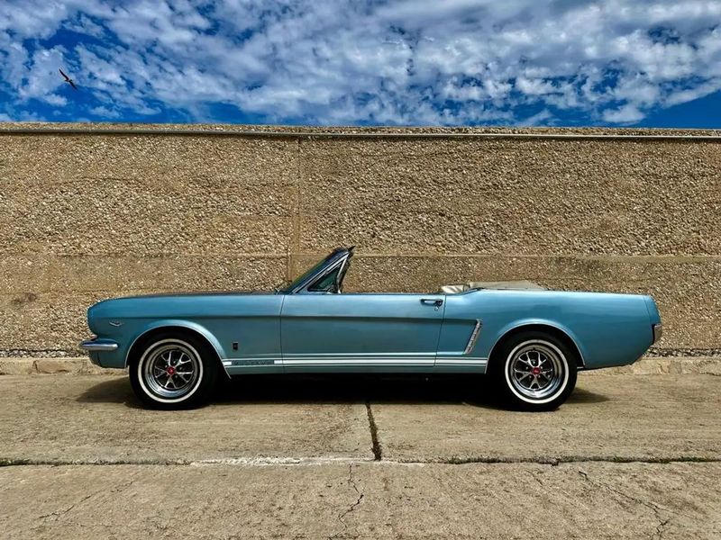 Ford Mustang • 1965 • 124,000 km 3